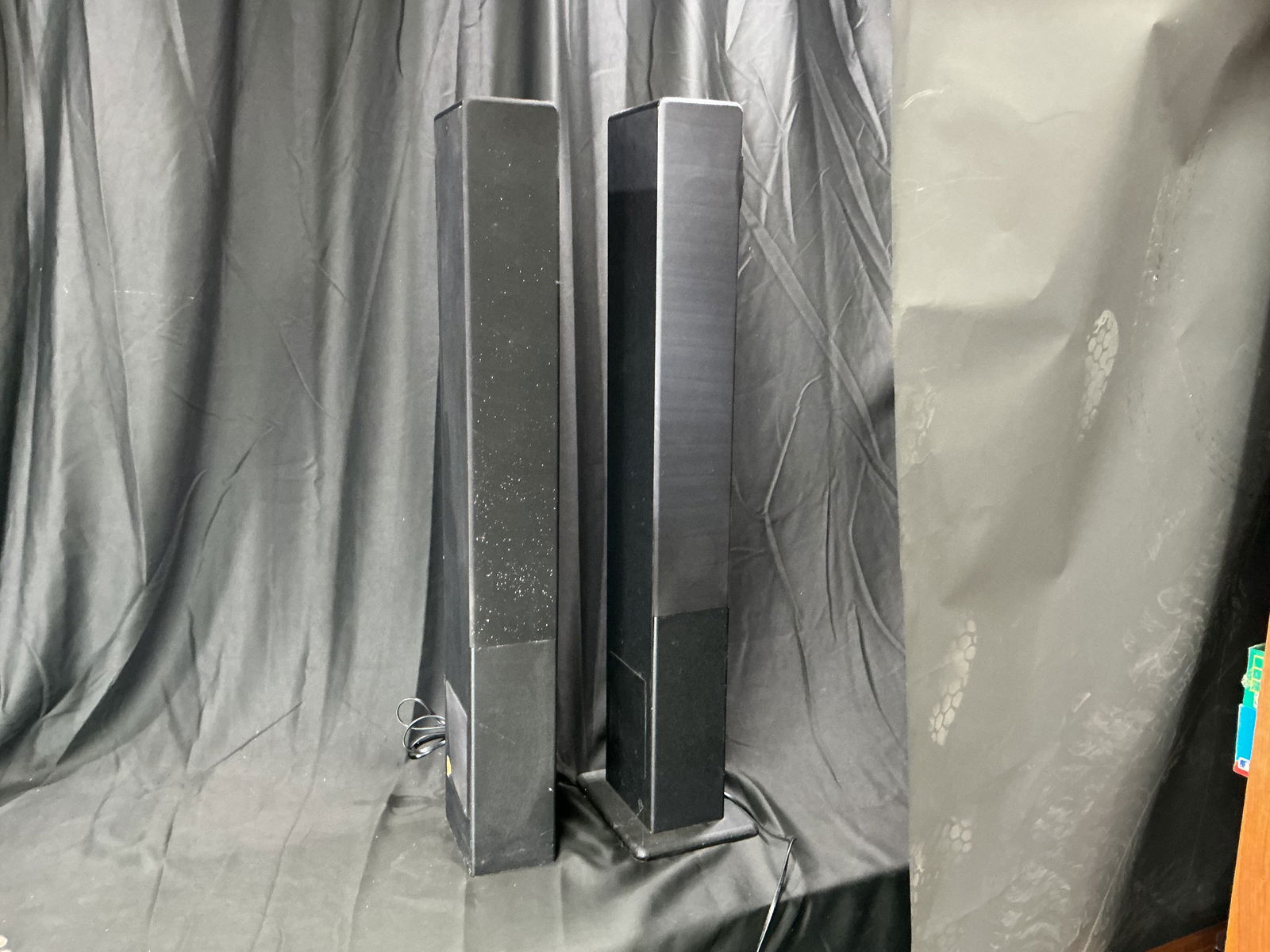 Pair of iCoustic Tower Speakers with iPod Dock (1 of 3)