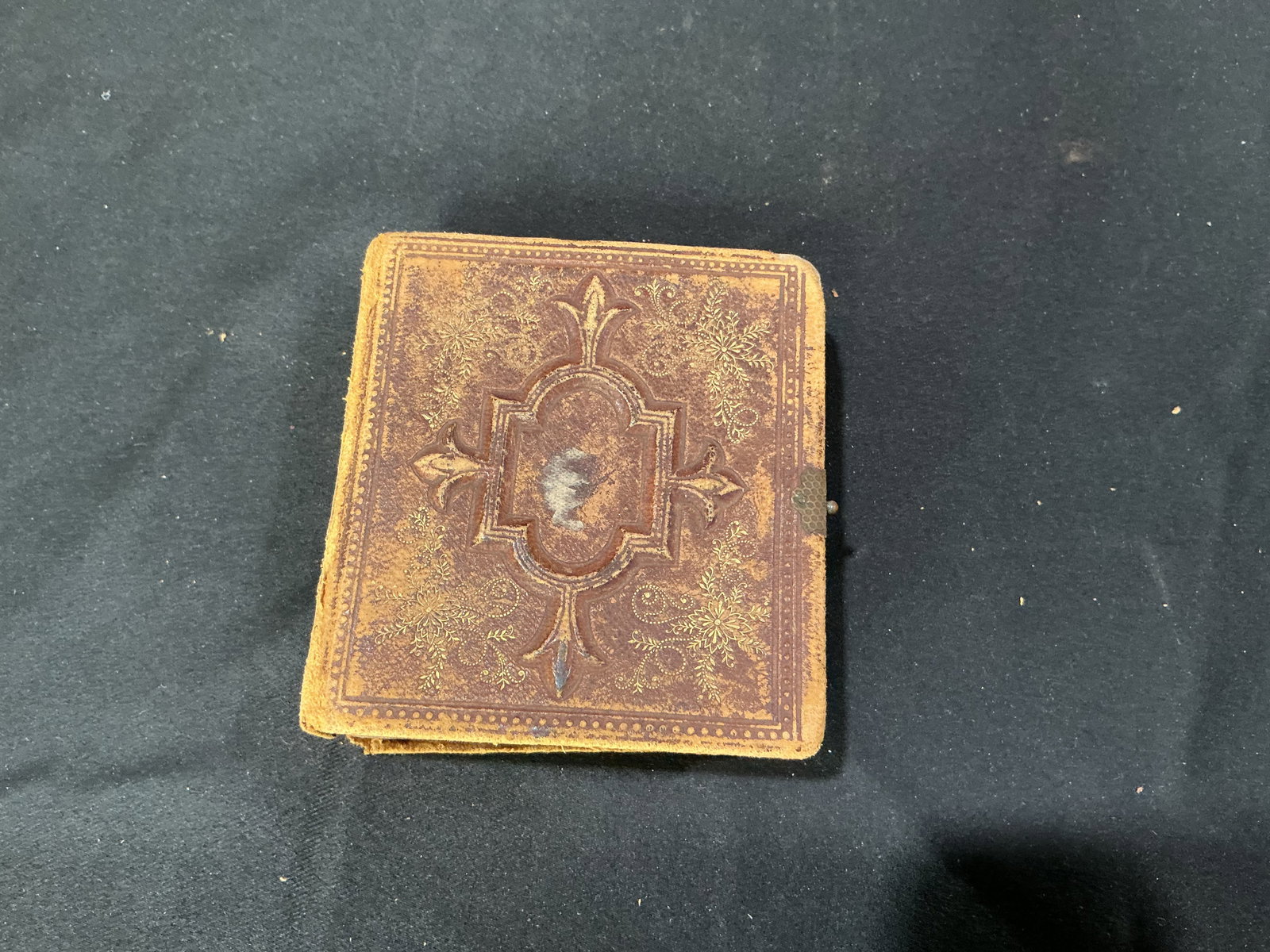 Victorian Leather Photo Album with Family Portraits (1 of 3)