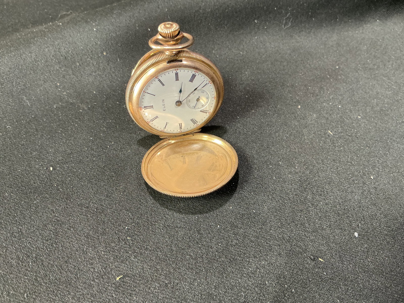 Elgin Hunter-Case Pocket Watch (No Chain): Vintage Elgin pocket watch with hinged cover (hunter case), without chain.