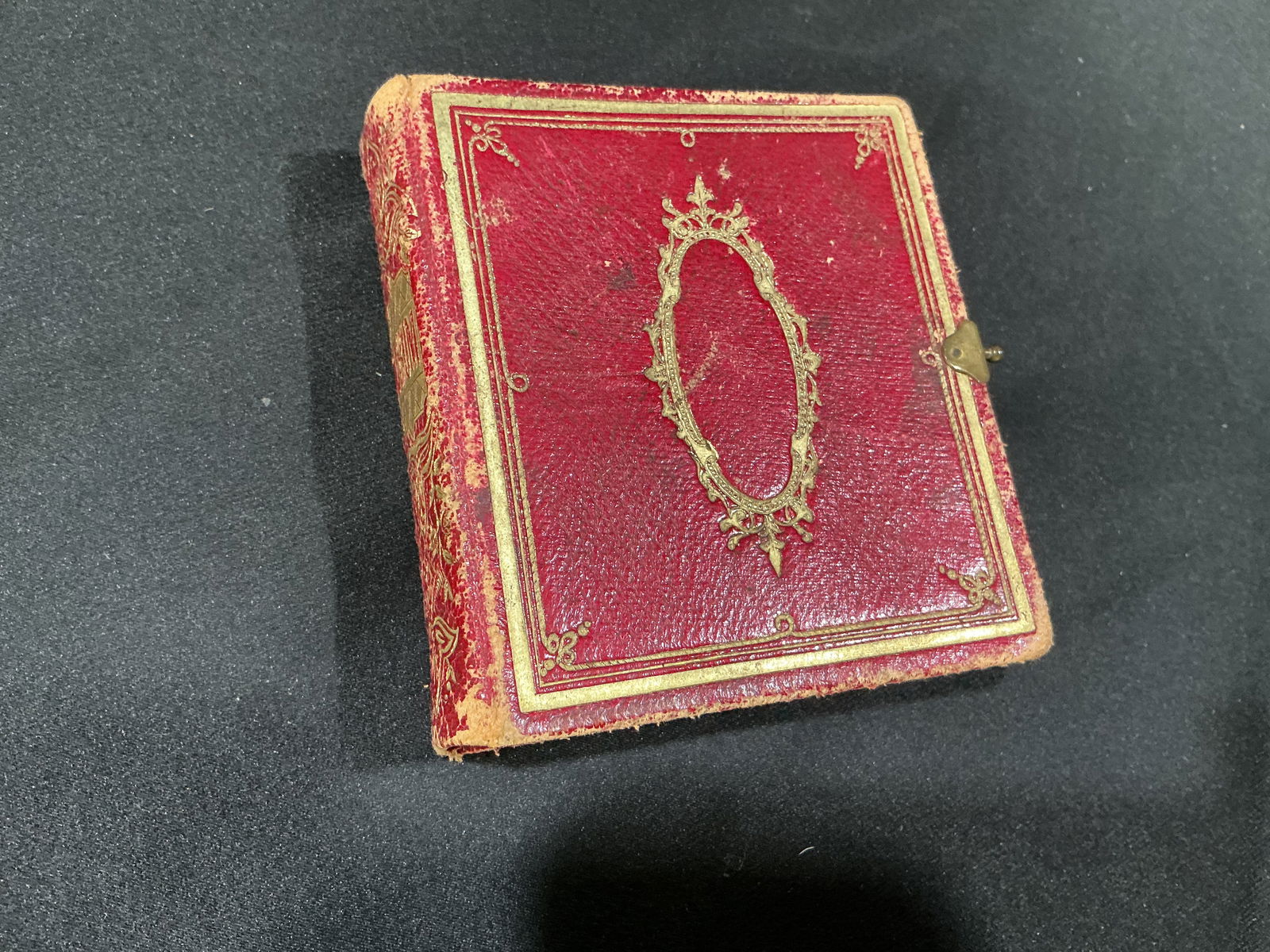 Victorian Leather Photo Album with Family Portraits (1 of 8)