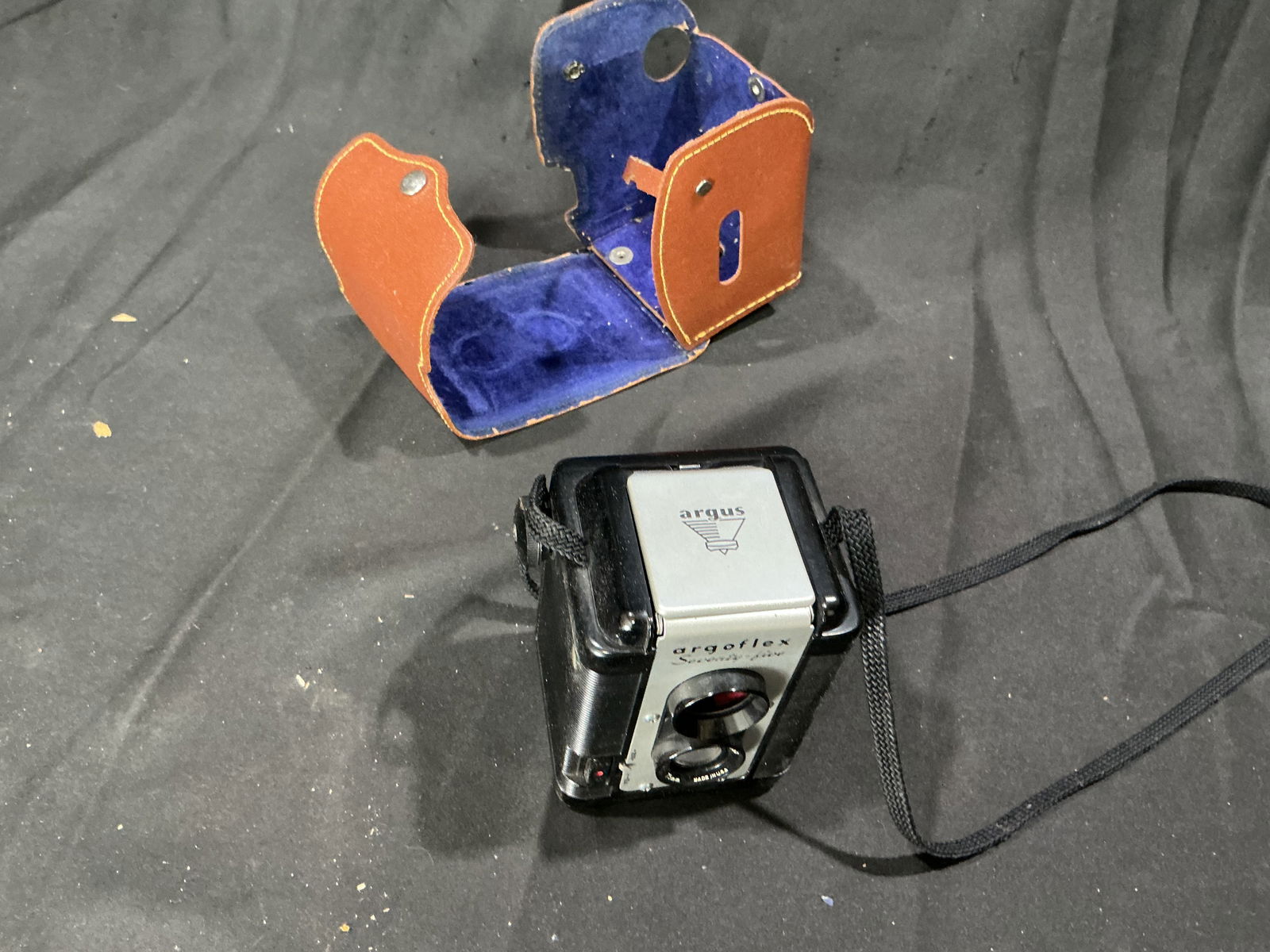 Vintage Argus Argoflex Twin-Lens Reflex Camera with Case (1 of 3)