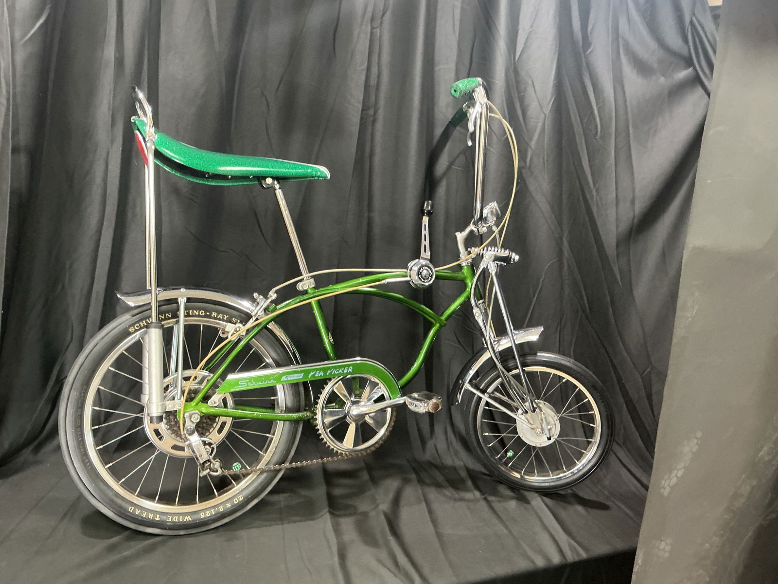 Vintage Schwinn Sting-Ray Pea Picker Bicycle, Metallic Green from October 1969 (1 of 12)