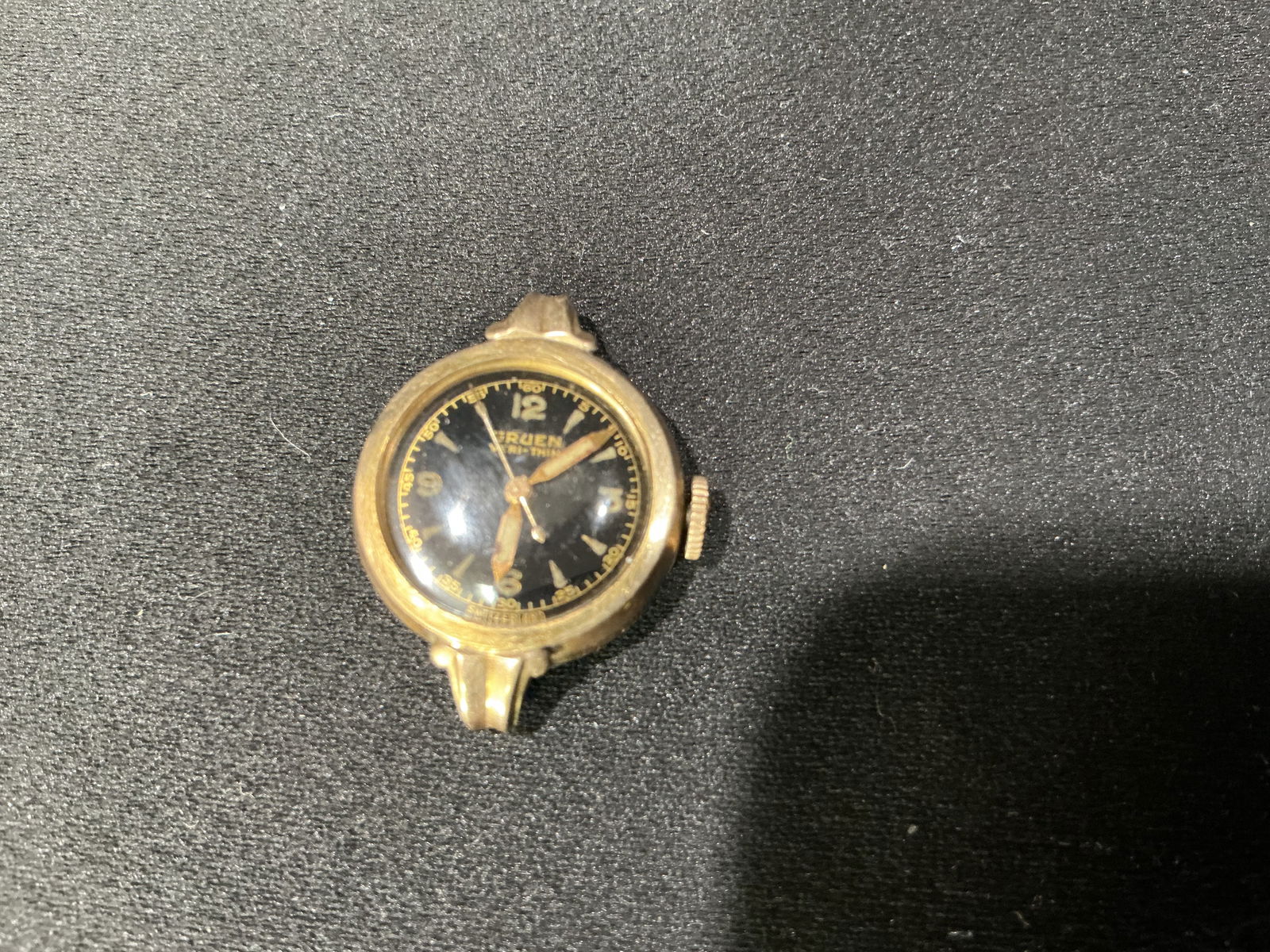 Gruen Veri-Thin Wristwatch, Black Dial, Gold-Filled Bezel, Mid-20th Century: Vintage Gruen Veri-Thin wristwatch, mid-20th century, featuring a black dial with Arabic numerals and luminous hands, housed in a gold-filled bezel with stainless steel screw back marked 'Gruen 10K