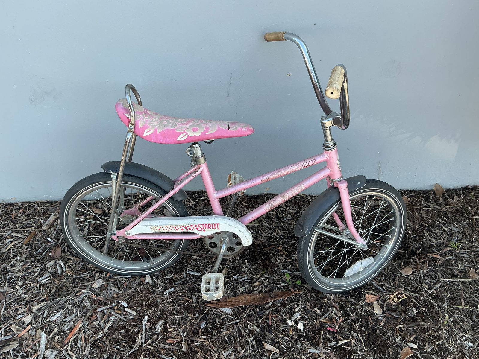 Vintage Schwinn Pink Starlet Kids' Bicycle (1 of 2)