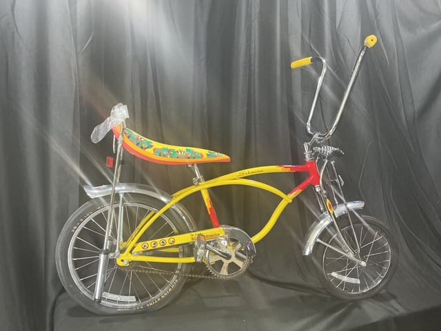 1998 Schwinn Sting-Ray “Yellow Submarine” Bicycle – Beatles Edition Psychedelic Banana (1 of 13)