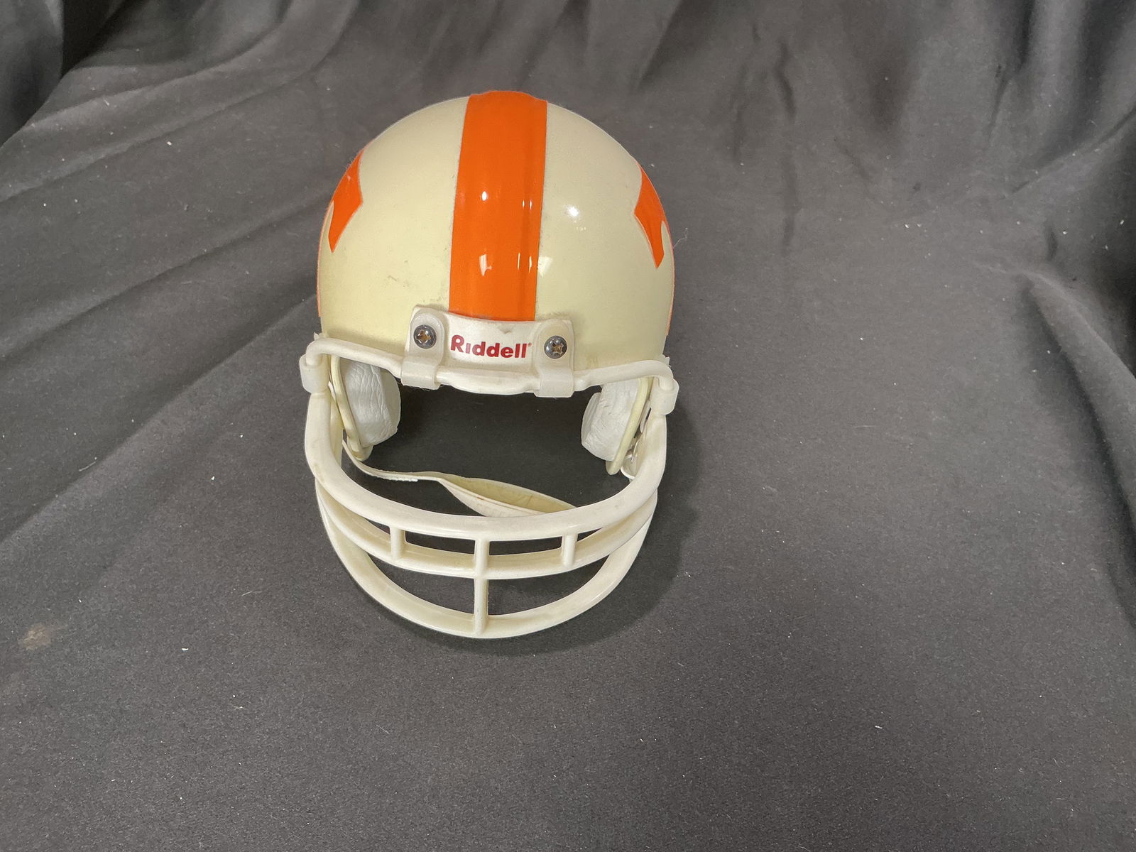Vintage Tennessee Volunteers Mini Riddell Helmet: Vintage Tennessee Volunteers mini display helmet by Riddell featuring classic orange and white team graphics.