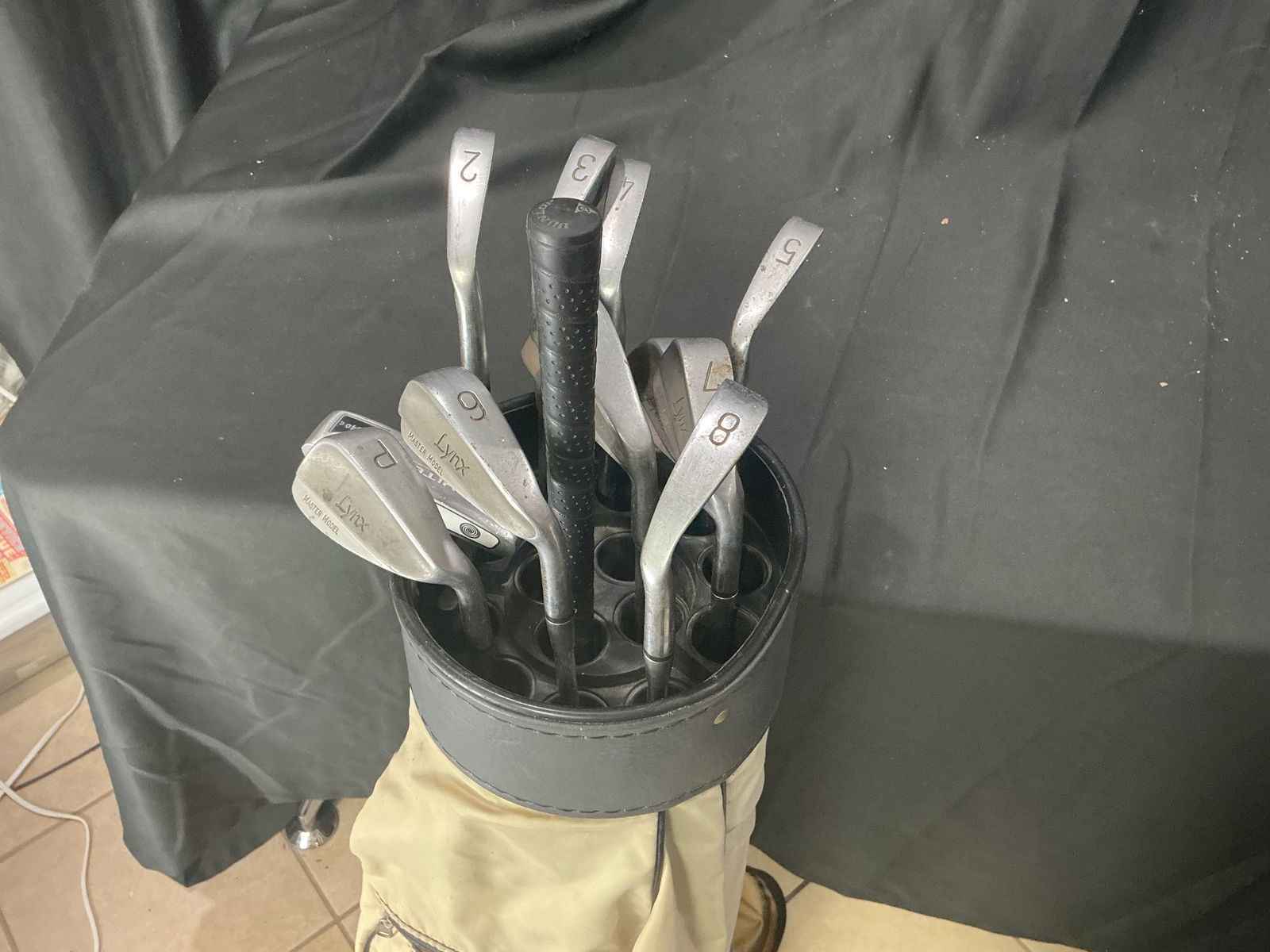 Vintage Mixed Golf Club Set with Knight Bag, Lynx Irons, & Dunlop Shaft: An appealing mixed set of vintage golf clubs housed in a classic Knight golf bag, offering a wonderful blend of recognizable brands and nostalgic course-ready charm. The grouping includes Lynx Master