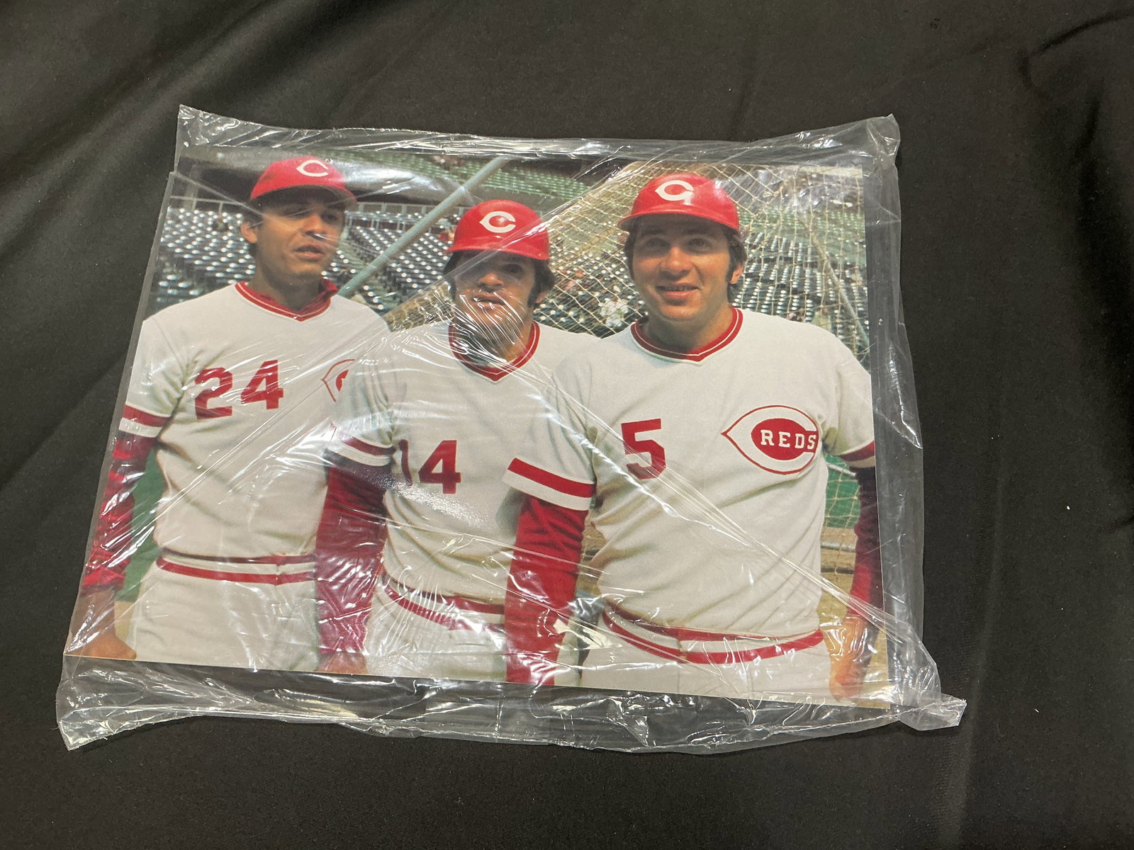 Beckett Baseball Magazine Sealed Reds Pete Rose Bench Morgan: Sealed Beckett Baseball Card Monthly magazine featuring Cincinnati Reds legends including Pete Rose, Johnny Bench, and Joe Morgan pictured on the cover. Original mailed issue with protective wrap inta