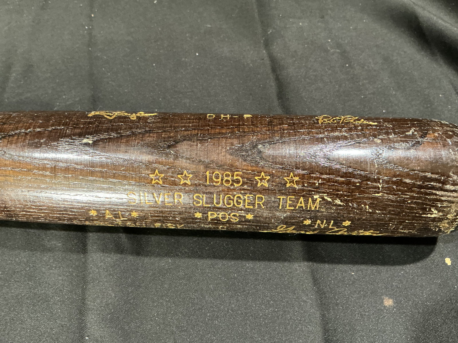 1985 Silver Slugger Team Commemorative Baseball Bat: Vintage commemorative baseball bat featuring the 1985 Silver Slugger Team with engraved facsimile signatures including notable players such as Carl Yastrzemski, Ryne Sandberg, Dale Murphy, Dave Winfie