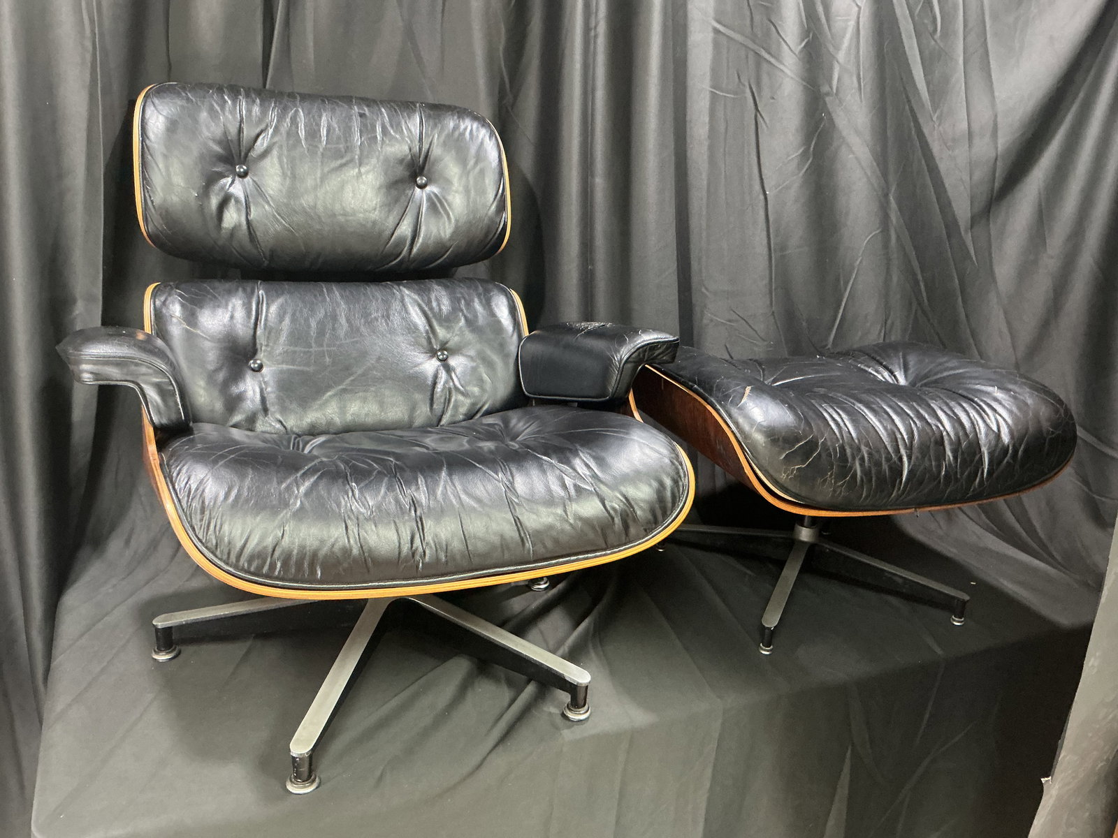 Authentic vintage original Eames Lounge Chair and Ottoman Black Leather Bentwood Mid: Iconic Eames style lounge chair with matching ottoman featuring molded wood veneer shells and black leather cushions. Classic mid century modern design with swivel base. A highly recognizable statemen