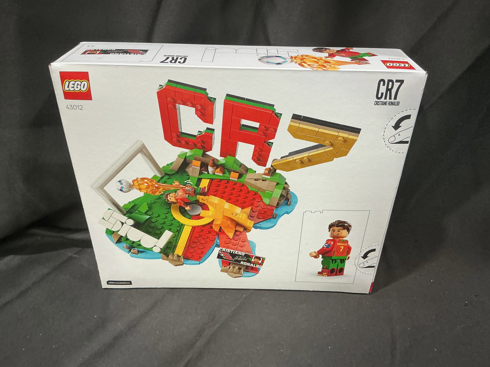 LEGO CR7 Cristiano Ronaldo Soccer Highlights Set 43012: LEGO Cristiano Ronaldo CR7 Soccer Highlights set 43012 featuring approximately 490 pieces with Ronaldo minifigure and goal scene display. Strong crossover collectible for soccer fans, LEGO builders,