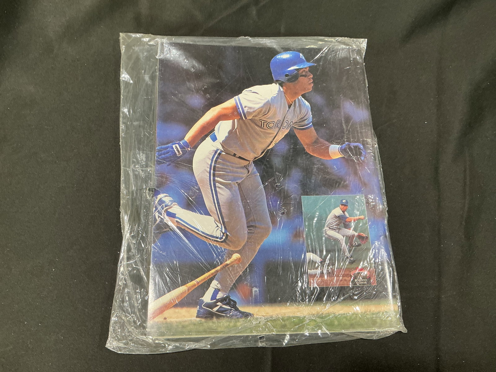 Roberto Alomar Toronto Blue Jays Beckett Baseball Card Monthly Sealed Mailer: Vintage Beckett Baseball Card Monthly issue sealed in original mailer featuring Toronto Blue Jays star Roberto Alomar on the cover and inset image. Collectible sports publication with strong baseball