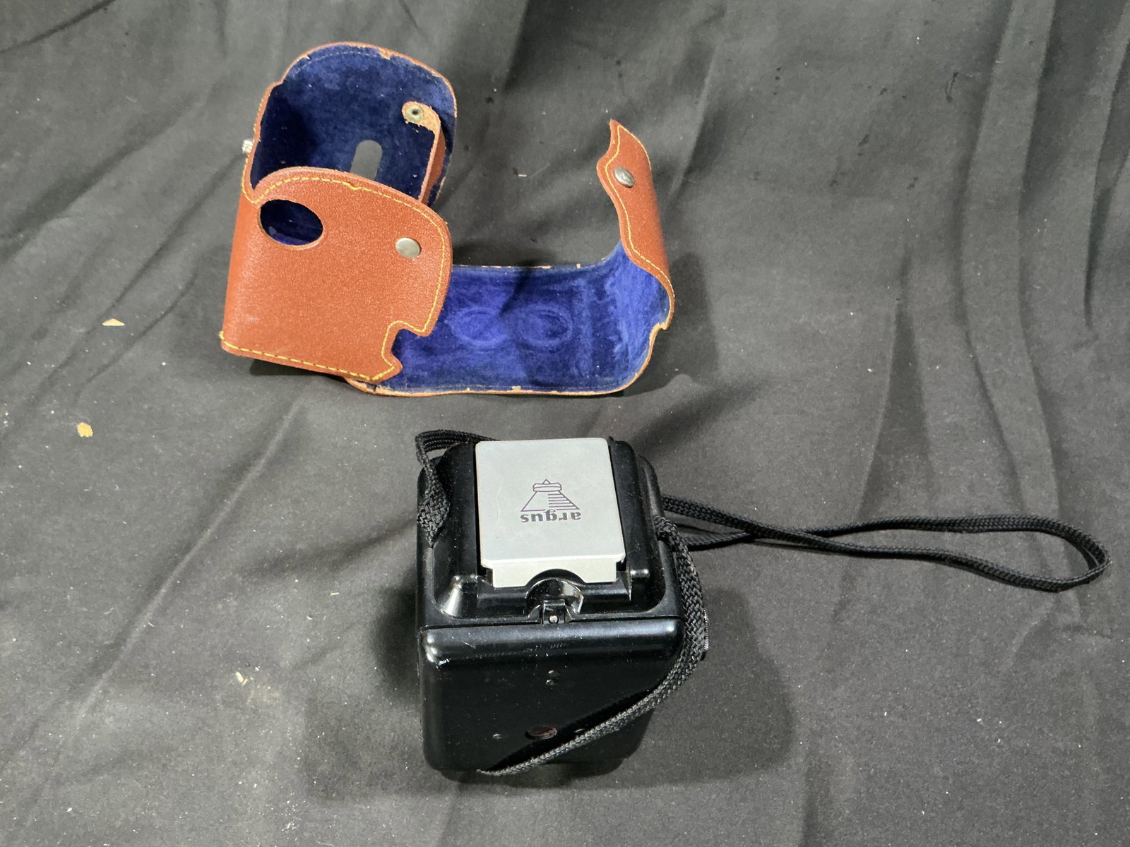 Argus Argoflex 75 Camera w/ Case - 2