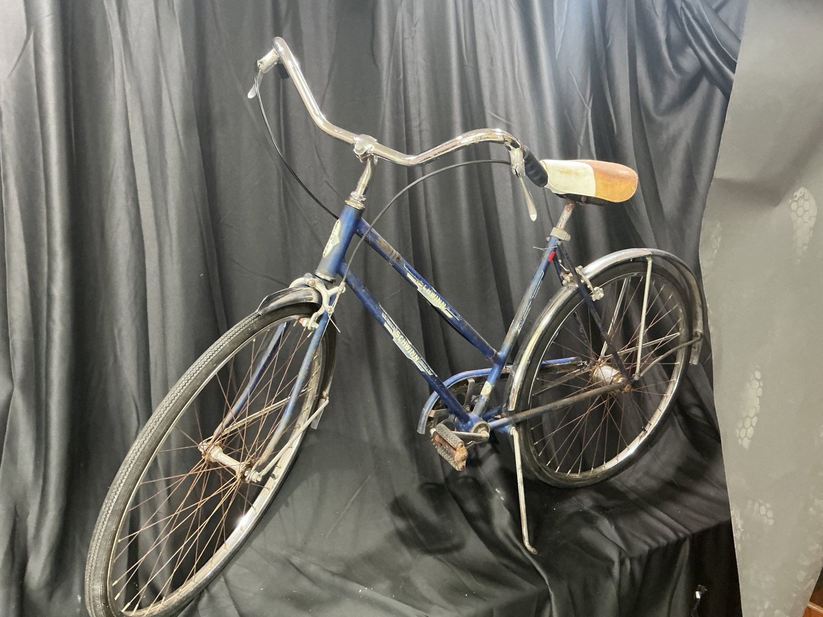 Schwinn Traveler Blue Cruiser Bike: Featured again after a prior appearance, this vintage Schwinn Traveler bicycle showcases a blue Chicago-built frame, classic road cruiser styling, chrome fenders, a spring saddle, and original Schwinn