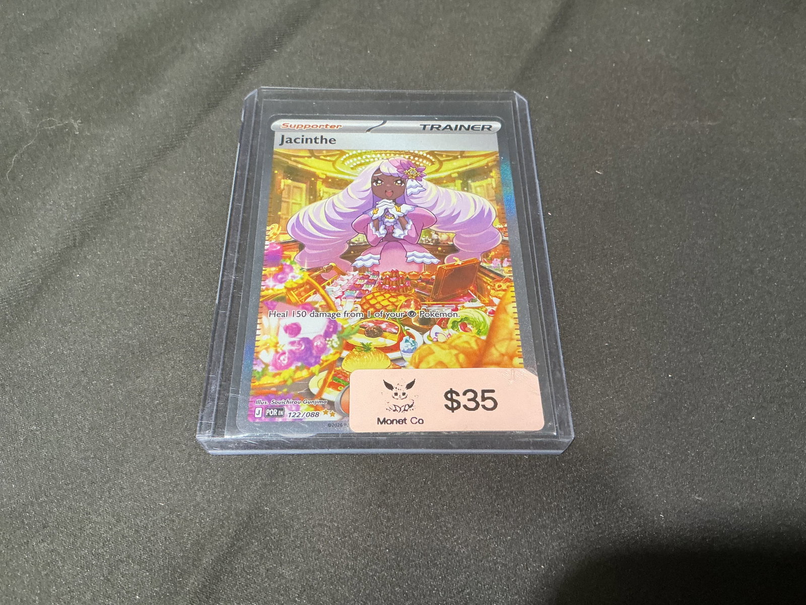 Pokemon Jacinthe Full Art Card: Returning for another opportunity, this Pokemon Jacinthe full art trainer card is housed in a protective case and showcases colorful Scarlet & Violet-era artwork. An attractive single-card offering fo