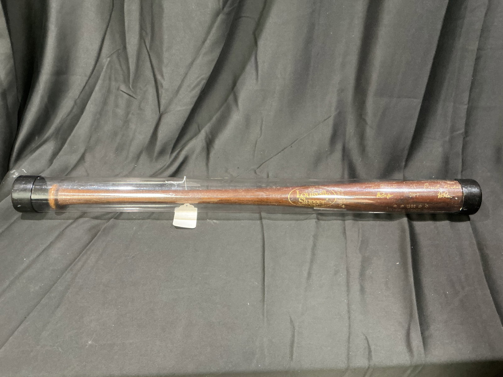 1986 Silver Slugger Commemorative Bat: 1986 Louisville Slugger Silver Slugger Team commemorative bat featuring factory-engraved facsimile signatures of the 1986 American and National League Silver Slugger Award winners, including Gary