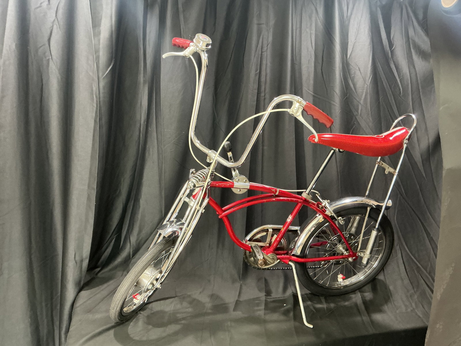 Vintage Red Schwinn Apple Krate 5-Speed: Drawing another opportunity after attracting strong interest in earlier auctions, this vintage Schwinn Sting-Ray Apple Krate 5-speed bicycle is finished in metallic red with the unmistakable muscle