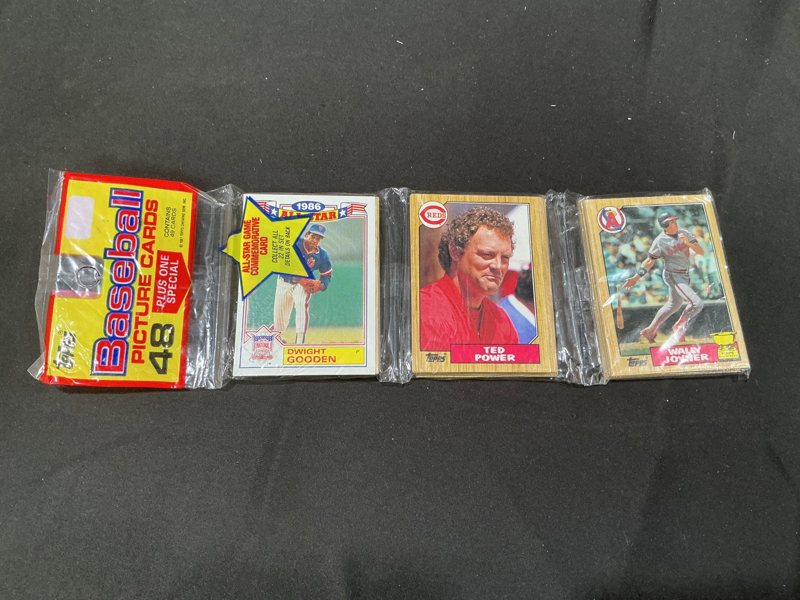 Vintage Baseball Card Cello Packs Lot of 4 (1 of 1)