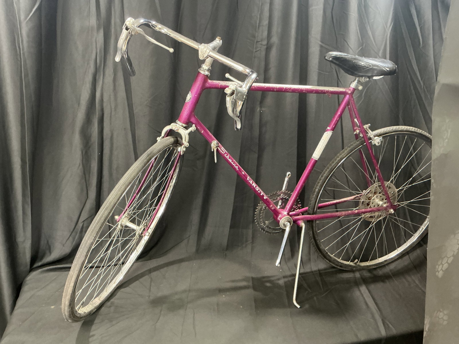 Vintage Magenta Schwinn Varsity Road Bicycle (1 of 9)