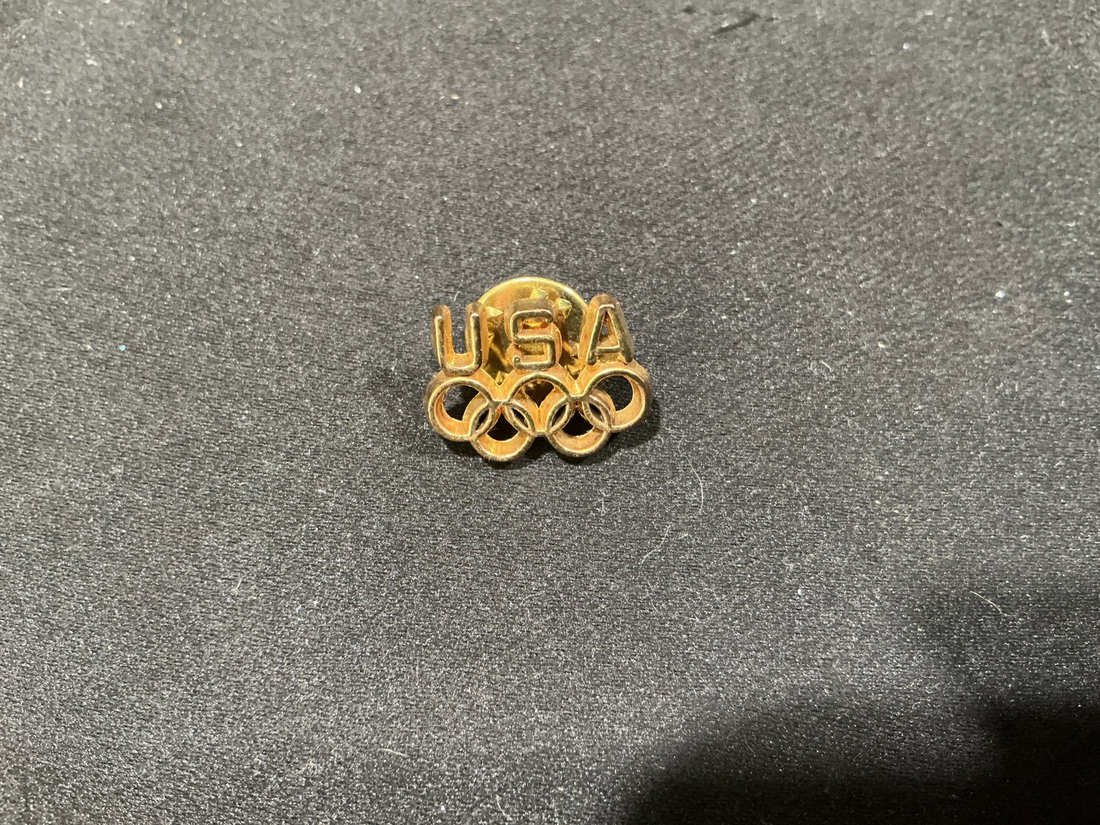 USA Olympic Rings Gold-Tone Collector Pin (1 of 1)