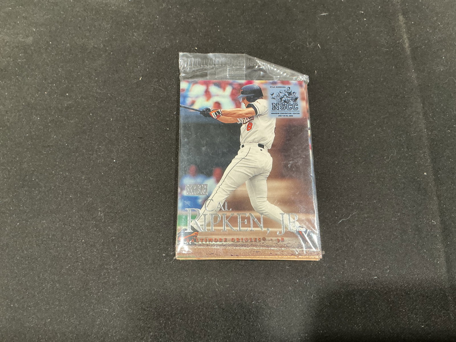 2000 Fleer SkyBox NSCC Cal Ripken Jr. Mike Piazza Pack (1 of 2)