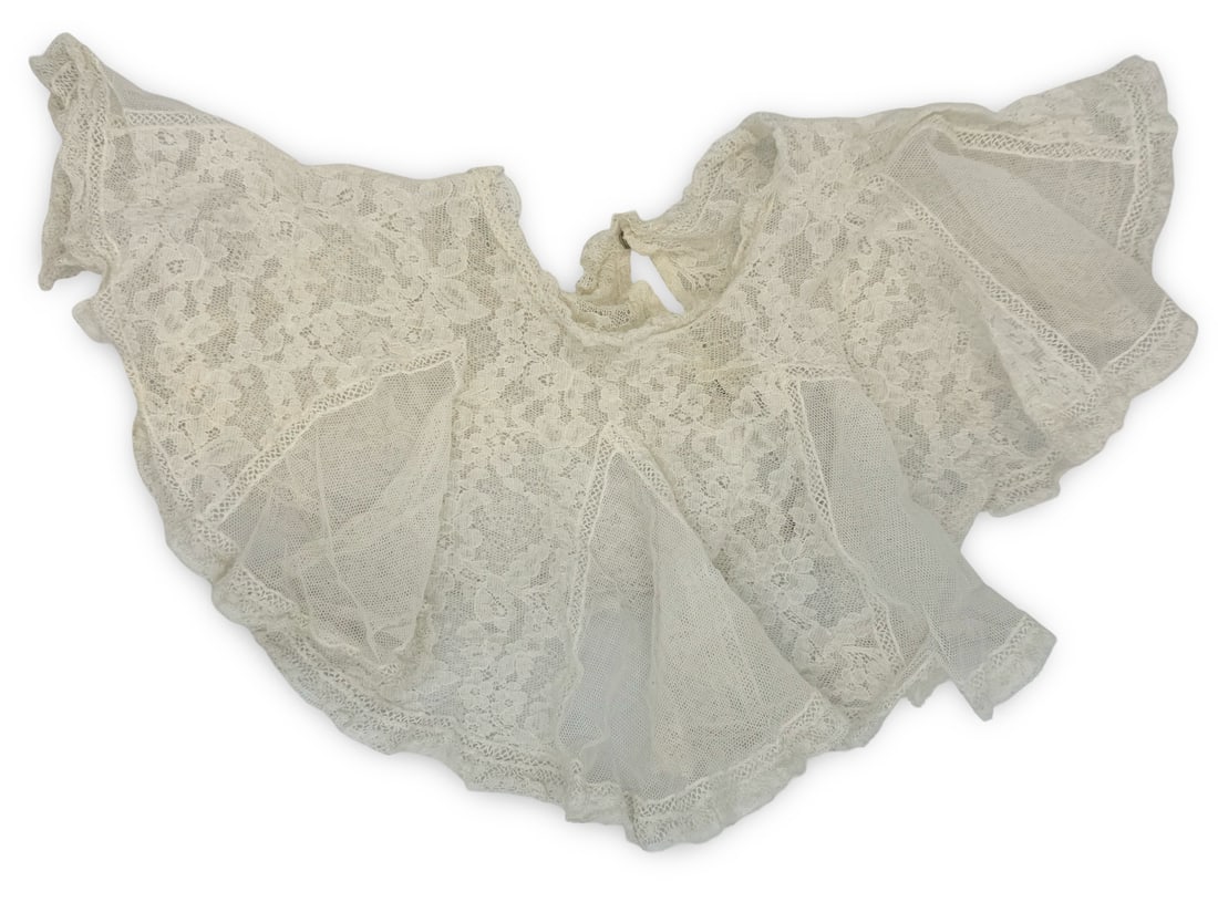 Antique Lace Collar (1 of 2)