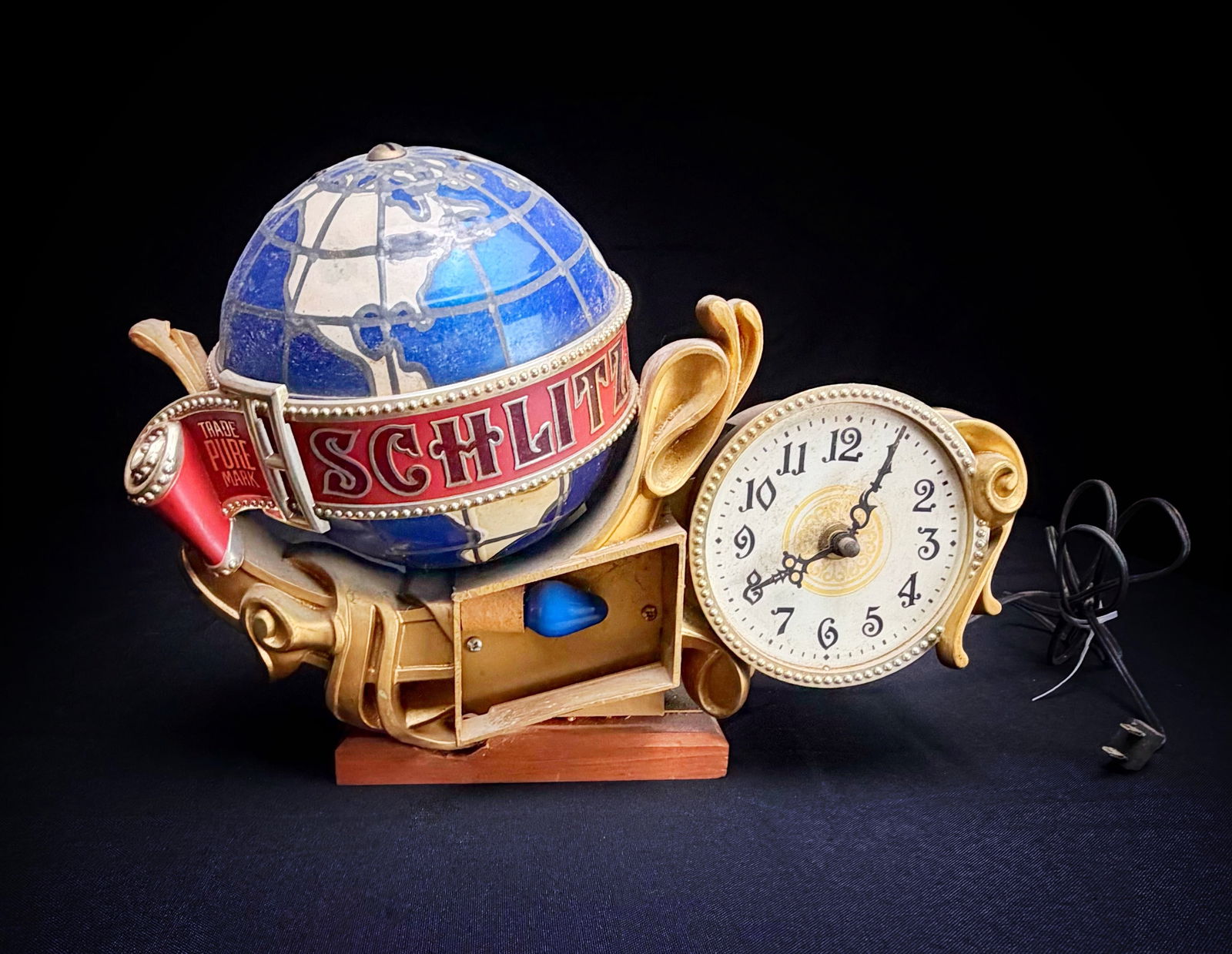 Schlitz Beer Lighted Globe Clock Sign (1 of 6)