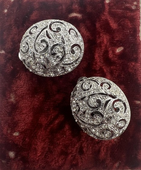 Oscar de la Renta Costume Jewelry Clip on Earrings (1 of 6)