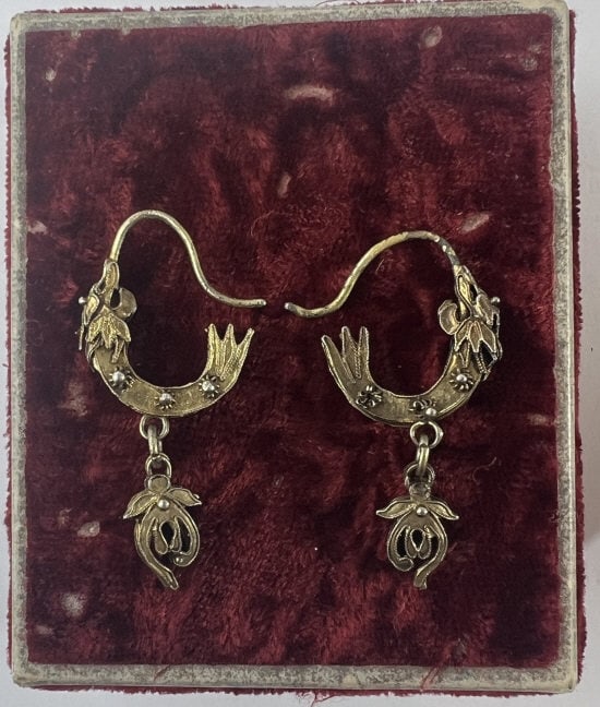 Pair of Antique Chinese Dragon Motif Earrings: Pair of Antique Chinese Dragon Motif Earrings. Gold plated / gilt decorated figural dragon motif with flame design pendants. Chinese earrings. Each approximately 1.5 inches in length. This lot is apar