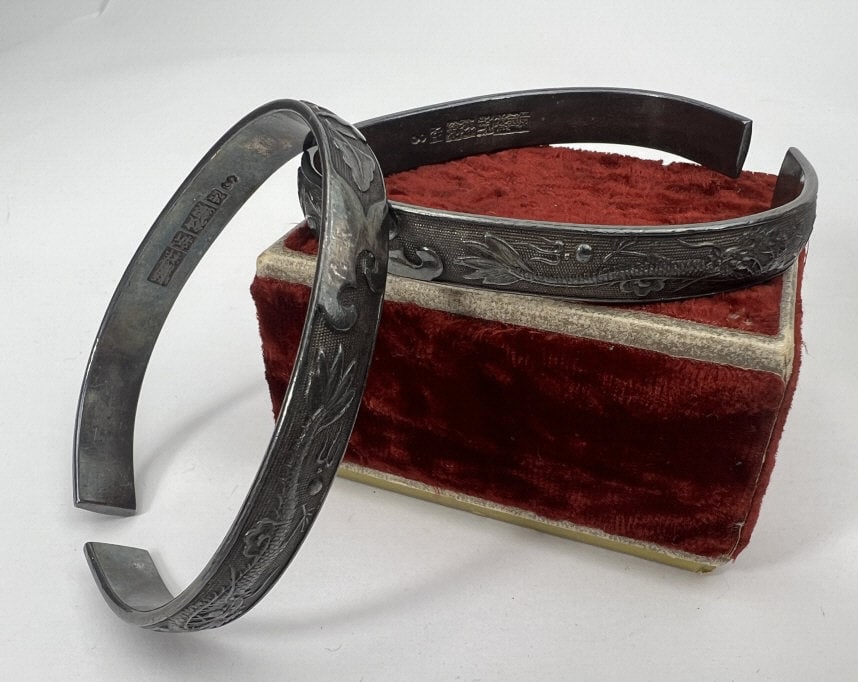 Pair Antique Chinese Hallmarked Silver Bracelets (1 of 12)