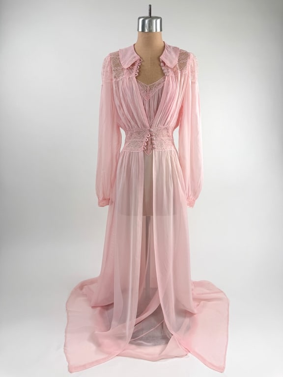 Vintage 1940s Pink Chiffon Slip Dress Pegnoir Set: Vintage 1940s Pink Rayon 2 Pc Chiffon Lace Slip Dress Pegnoir Robe Lingerie Night Gown Set. Lace straps on dress with ruched bust. Bias cut with stretch. Pegnoir buttons at neck, waist, and cuffs. Lig