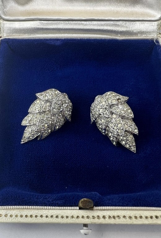 Vintage Jomaz Joseph Mazer Costume Jewelry Earring: Vintage Jomaz Joseph Mazer Costume Jewelry Earrings. Pair of clip on silver tone and pave rhinestone earrings. Clips signed JOMAZ. Each measures 1 inch in length.