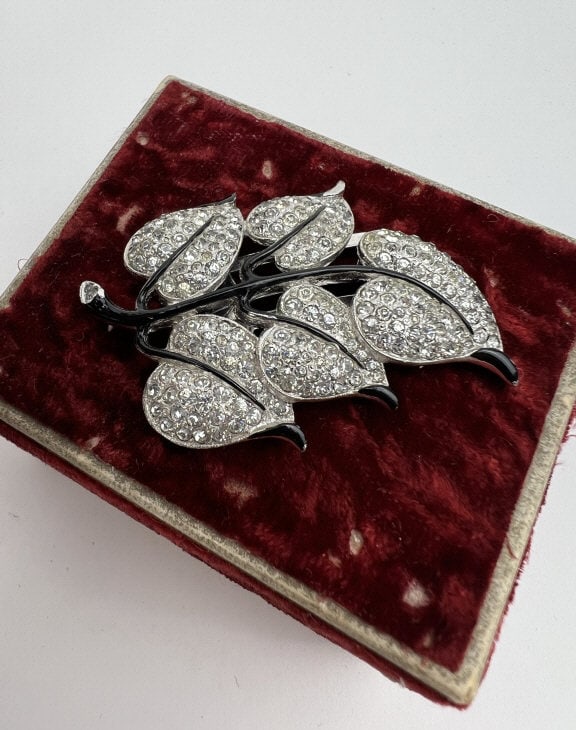 Alfred Philippe Trifari Rhodium Plated Brooch Clip: Alfred Philippe Trifari Rhodium Plated Brooch Clip. Pave rhinestone and enamel decorated. Apparently unsigned. Measures 2.25 inches in length.