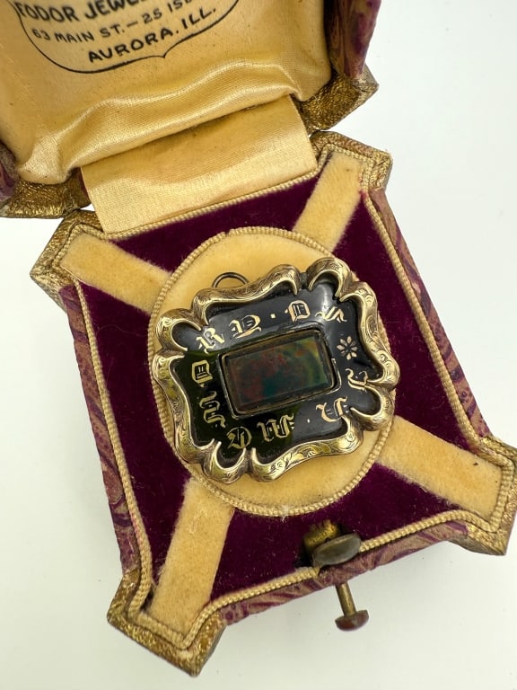 Antique Victorian Era Yellow Gold Mourning Pin (1 of 7)