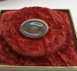 Antique Georgian 10kt Gold Mourning Fichu Pin