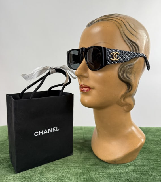 Vintage Chanel Black Quilted CC Logo Sunglasses (1 of 10)