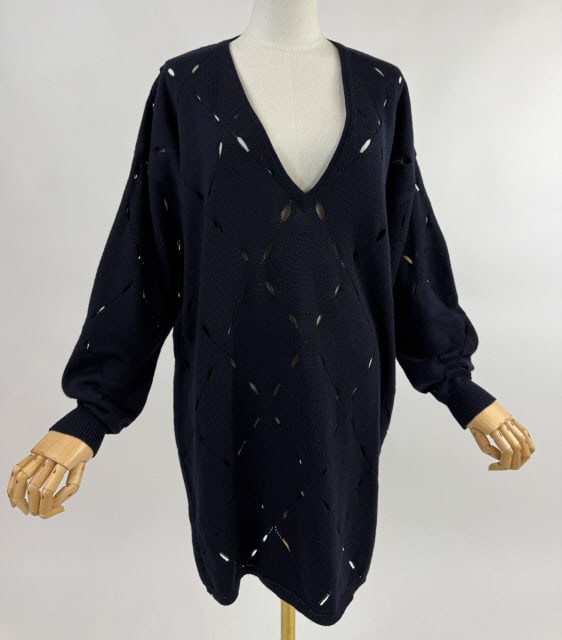 Vintage 1990s Gianni Versace Keyhole Knit Dress: Vintage 1990s Gianni Versace Navy Blue Keyhole Knit Sweater Dress. With low v-neckline. Argyle keyhole pattern throughout. Marked size 42. 100% wool. Stretch throughout. Measures 23 inches flat across