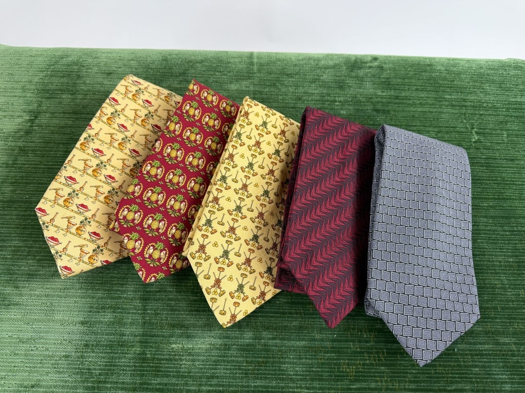 Collection of 5 Ferragamo & Gucci Silk Print Ties: Collection of 5 Ferragamo & Gucci Silk Printed Ties. With assorted geometric and novelty prints throughout. All marked 100% silk. 4 Ferragamo ties & 1 Gucci tie. All in good vintage condition. Longest