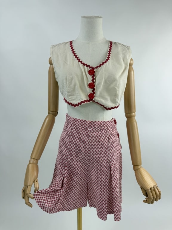 Vintage 1930s 2 Piece Top & Shorts Play Set (1 of 12)