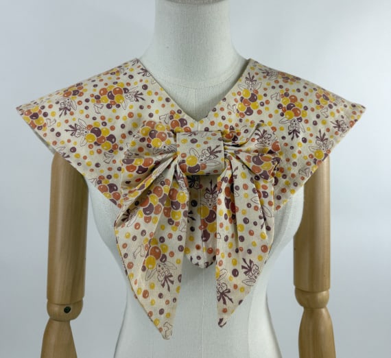 Vintage 1930s Deco Print Feedsack Collar with Bow (1 of 8)