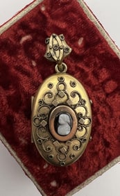 Antique 19th C Victorian Locket w Hardstone Cameo
