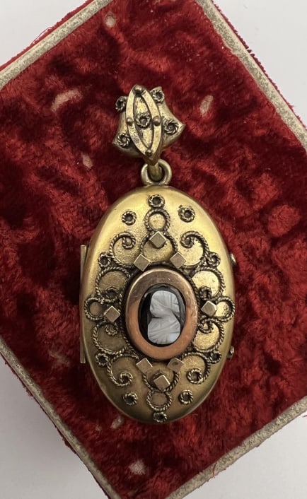 Antique 19th C Victorian Locket w Hardstone Cameo: Antique 19th C Victorian Locket w Hardstone Cameo. Victorian era gold filled locket with cannetille style wirework design and mounted at center with a hand carved hardstone / sardonyx cameo. Measures