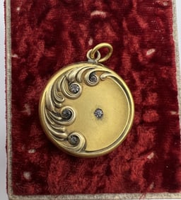 Antique 1900 Art Nouveau Gold Fill Locket Pendant