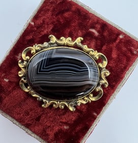 Antique 19th C Victorian Black Banded Agate Brooch