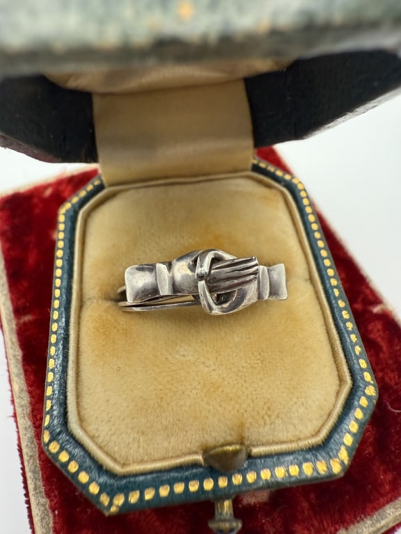 Vintage Silver Clasped Hands Fede Puzzle Ring (1 of 5)