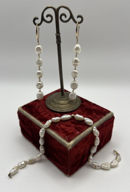 Estate 14kt Yellow Gold & Cultured Pearl Jewelry: Estate 14kt Yellow Gold & Cultured Pearl Jewelry. Pair of baroque cultured hig luster pearl earrings that are hallmarked 14kt RL together with a baroque culture pearl bracelet that has a clasp hallmar