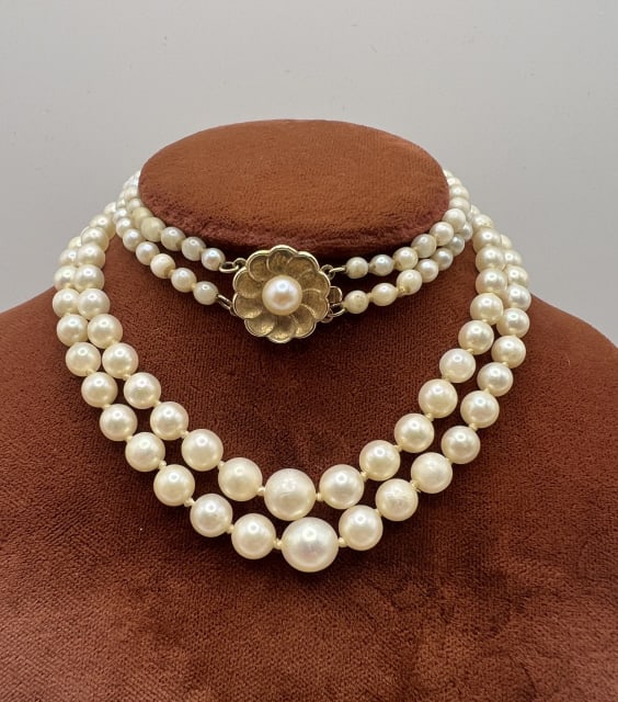 Estate 14kt Gold Double Strand Pearl Necklace: Estate 14kt Yellow Gold Double Strand Pearl Necklace. Floral motif clasp is hallmarked. Measures 17.5 inches in length.