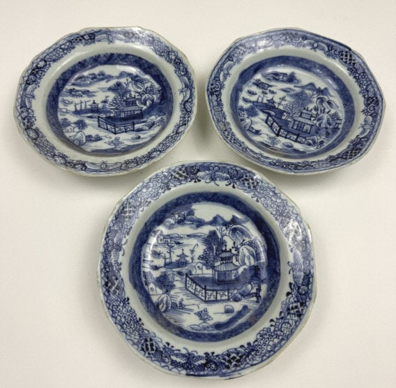 Antique 18th C Chinese Porcelain Set of Bowls (1 of 11)