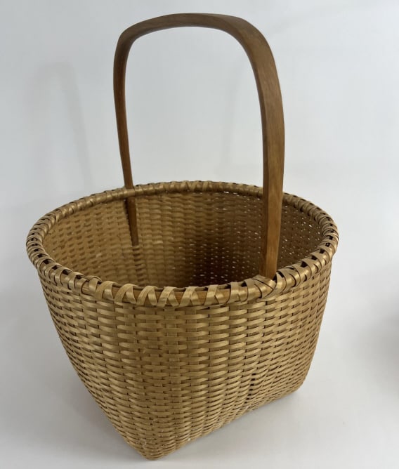 Vintage Artisan Nantucket Basket Signed MW (1 of 10)