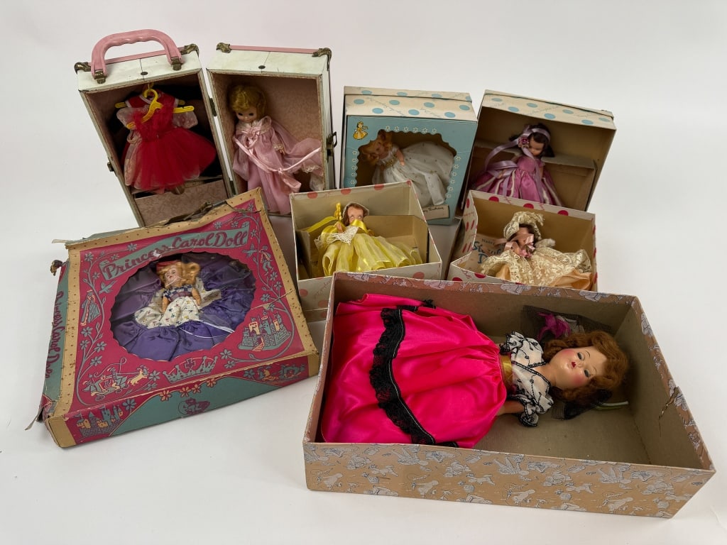 Collection Vintage Dolls w Clothes & Accessories (1 of 8)